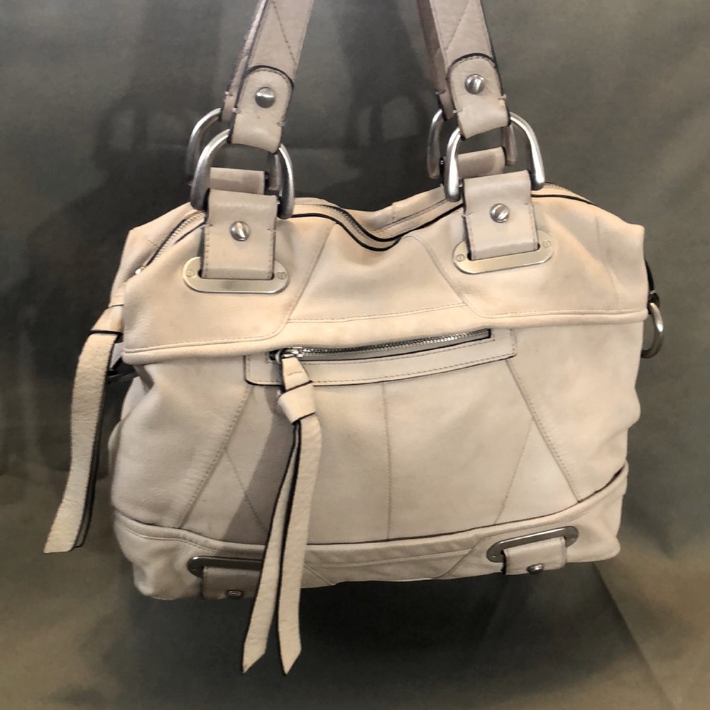 BMakowsky  GORGEOUS ivory color, 💯% leather shoulder Bag